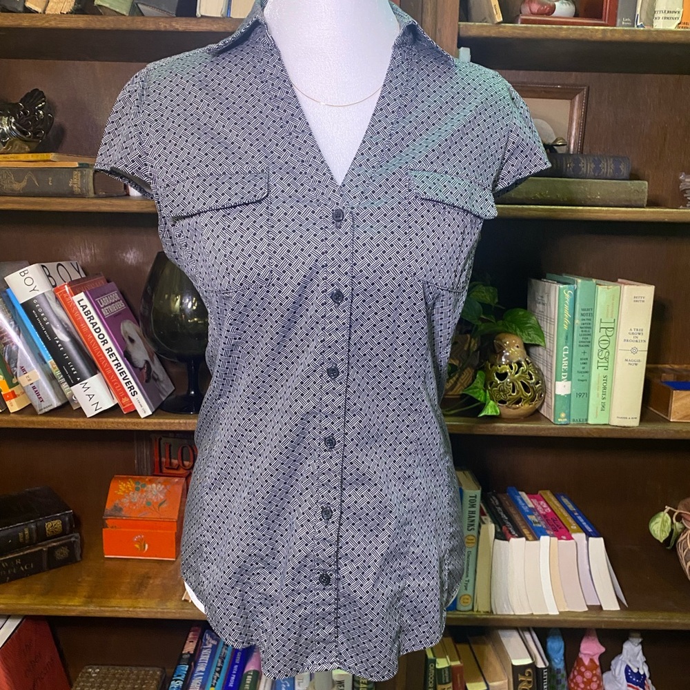 New York & Company Black and White Patterned Blouse